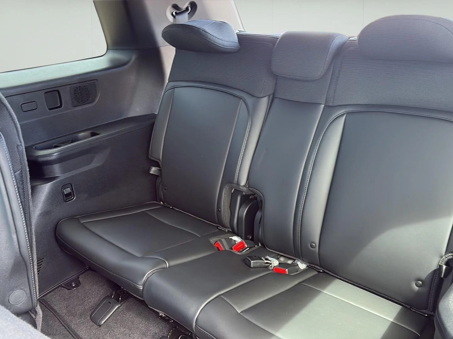 Used 2027 Ebony Black Kia S image 13