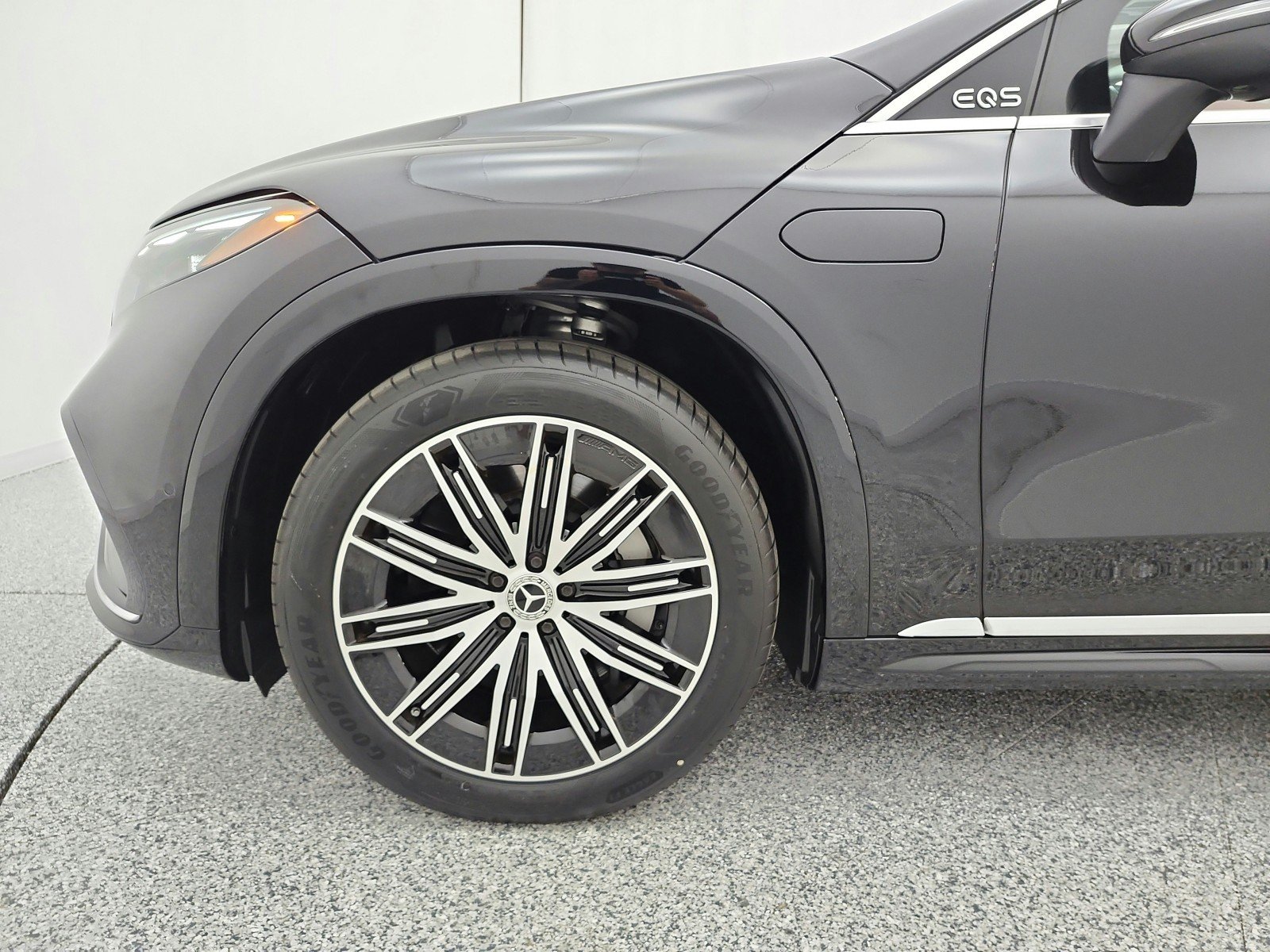 Used 2023 Obsidian Black Metallic Mercedes-Benz EQS 580 4MATIC® SUV image 16