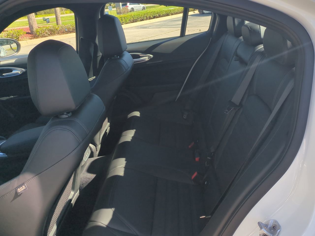 2025 Alfa Romeo Giulia Base - Photo 12