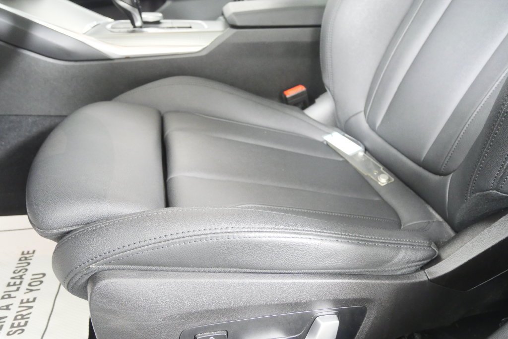 Used 2021 Alpine White BMW 330i image 10