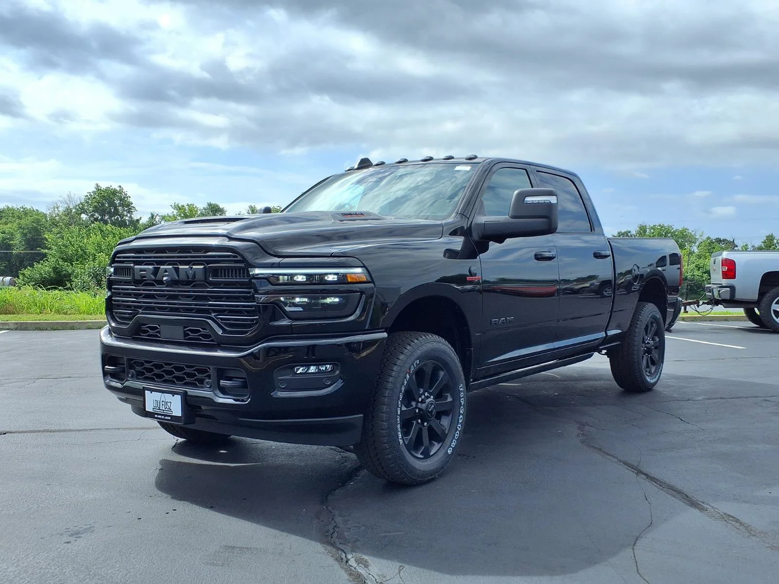 New 2026 Diamond Black Crystal Pearl-Coat Exterior Paint RAM Laramie image 20