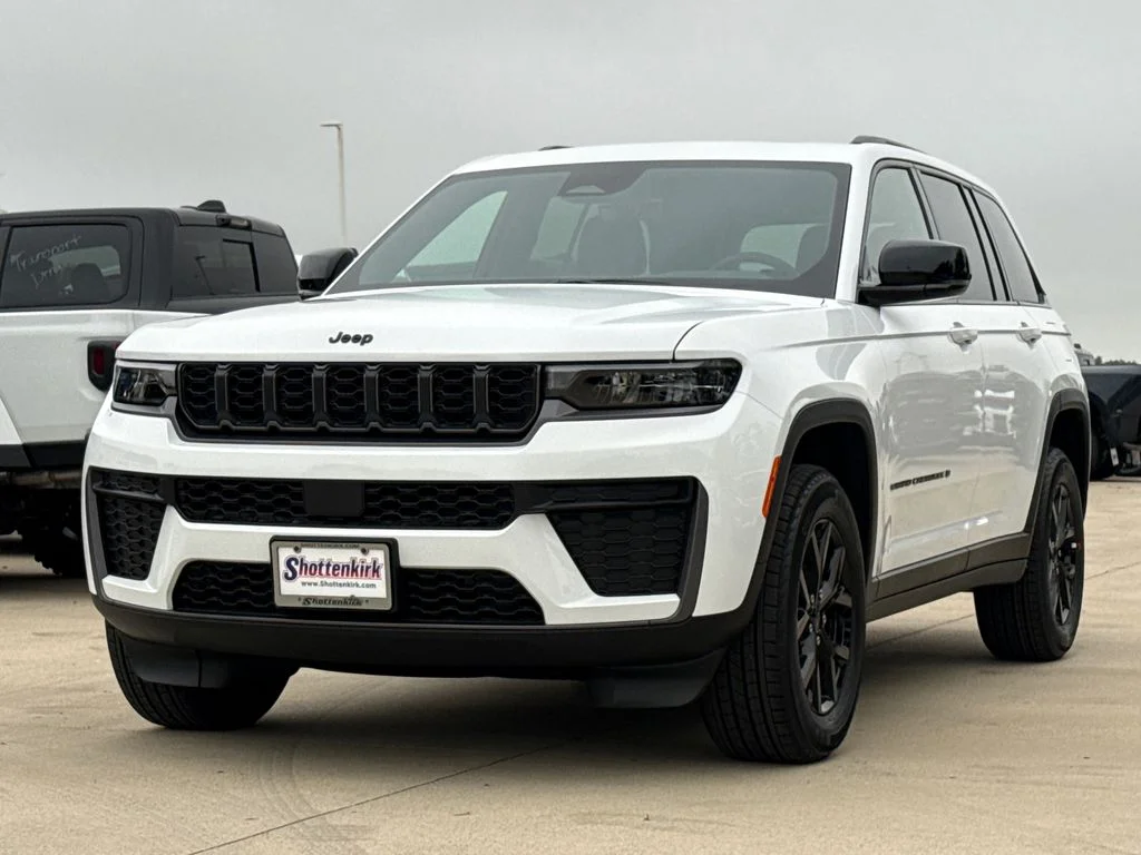 New 2026 Bright White Clear-Coat Exterior Paint Jeep Altitude image 3