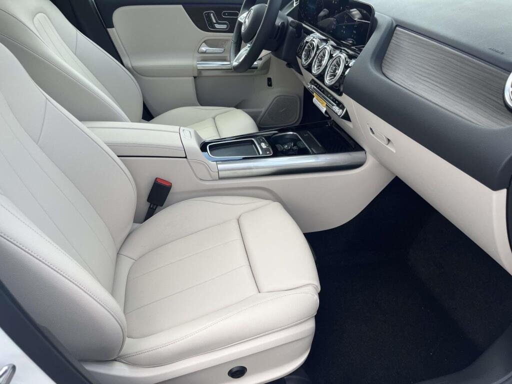 New 2026 Polar White Mercedes-Benz GLA 250 image 21