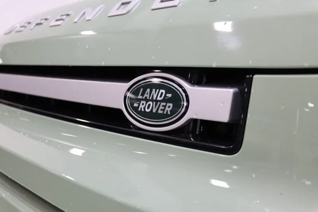 Used 2023 Grasmere Green Land Rover 75th Edition image 10