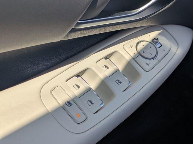 New 2026 Silver Hyundai SEL Sport image 23