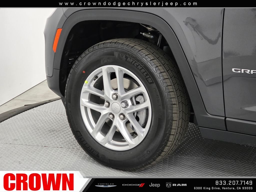 New 2026 Baltic Gray Metallic Clear-Coat Exterior Paint Jeep Laredo image 9