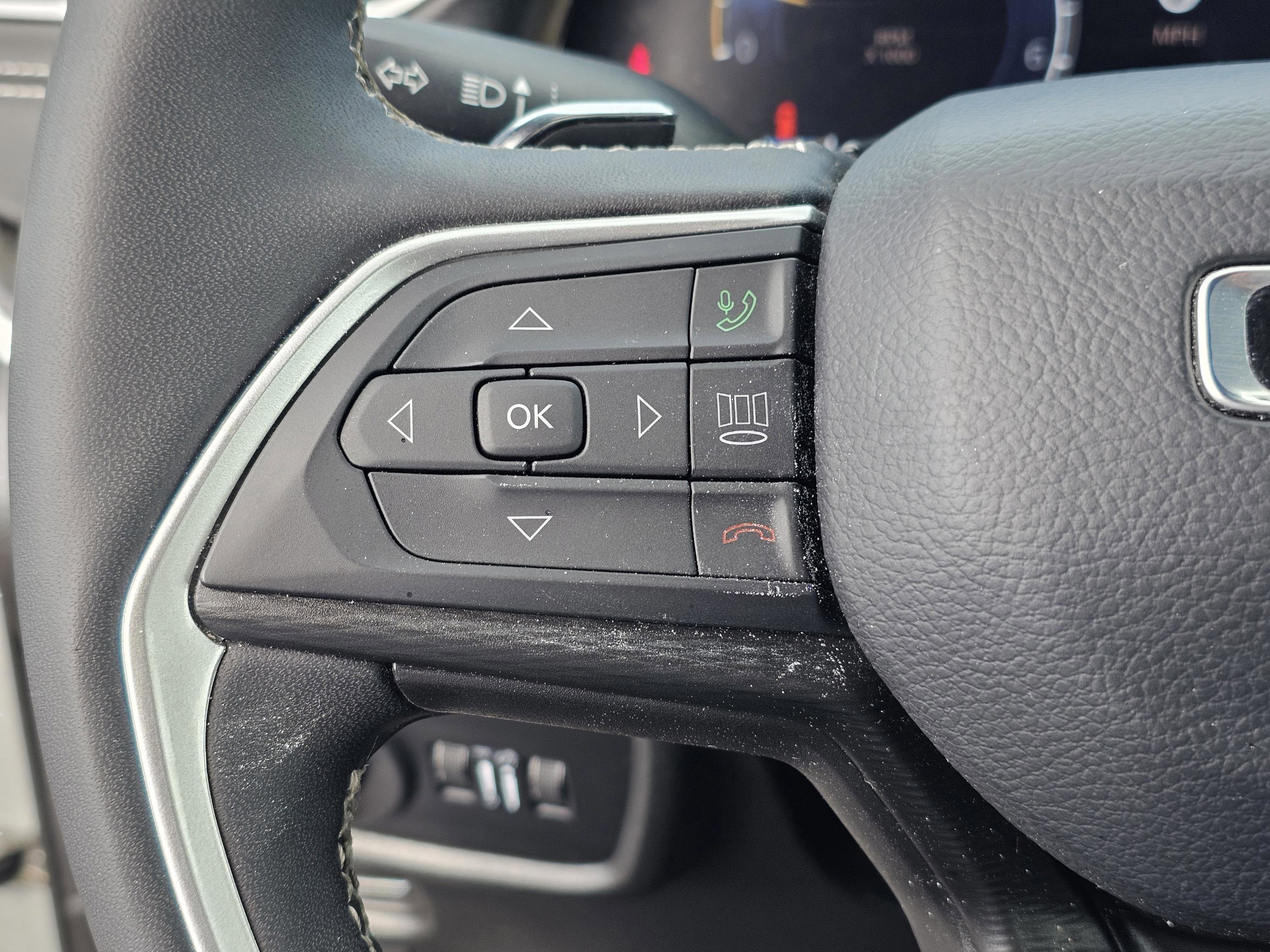 Used 2025 Silver Zynith Jeep Altitude image 20