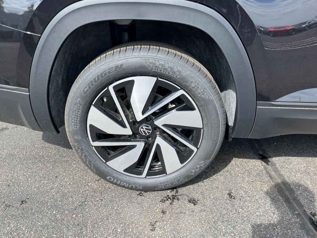 New 2026 Black Volkswagen 2.0T SE w/Technology image 30