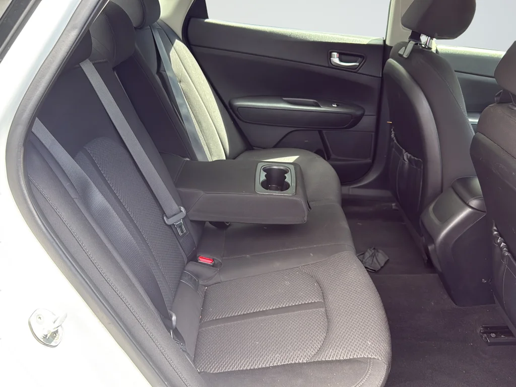 Used 2016 White Kia LX image 10