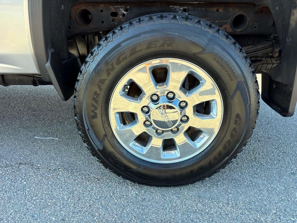 Used 2019 Silver GMC SLE image 9