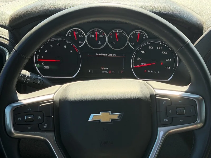 Used 2023 Silver Ice Metallic Chevrolet LT image 9