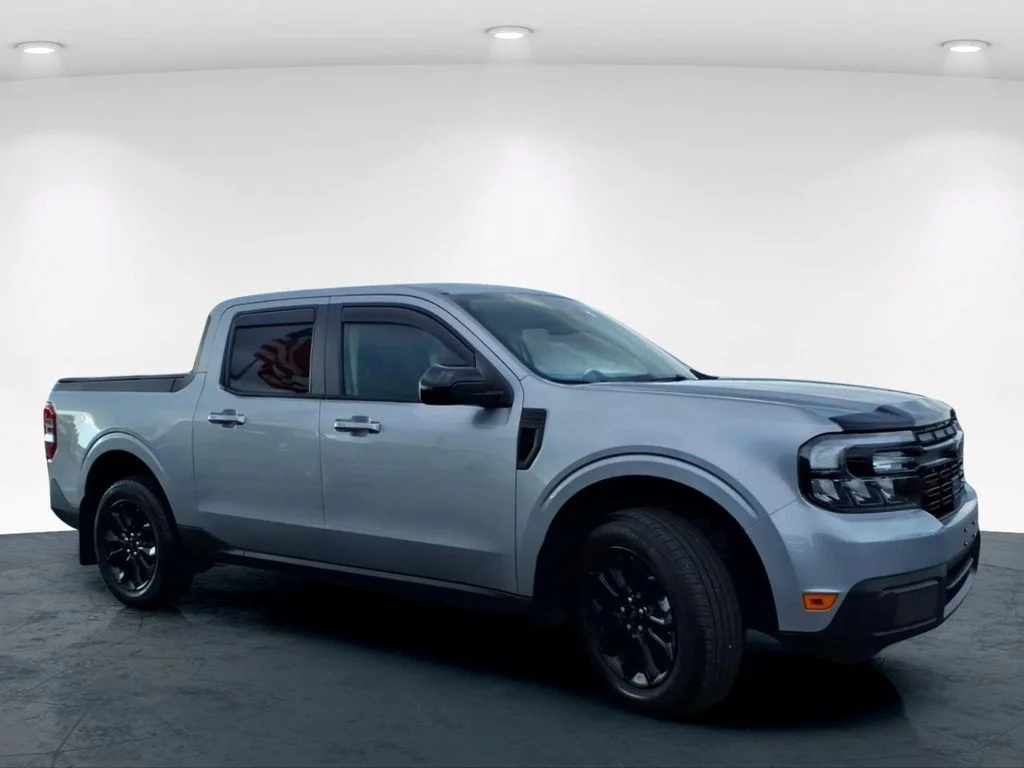 Used 2024 Silver Ford Lariat image 5
