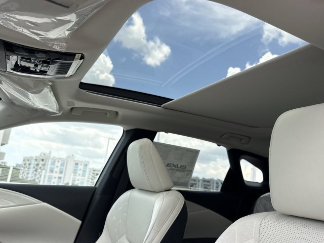 New 2026 Eminent White Pearl Lexus LUXURY image 29