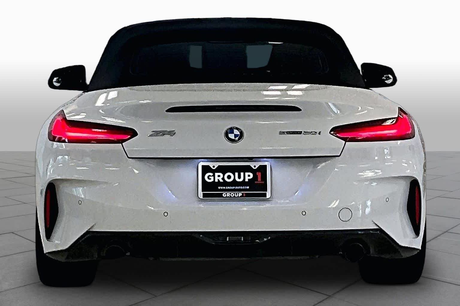 Used 2023 Alpine White BMW sDrive30i image 4