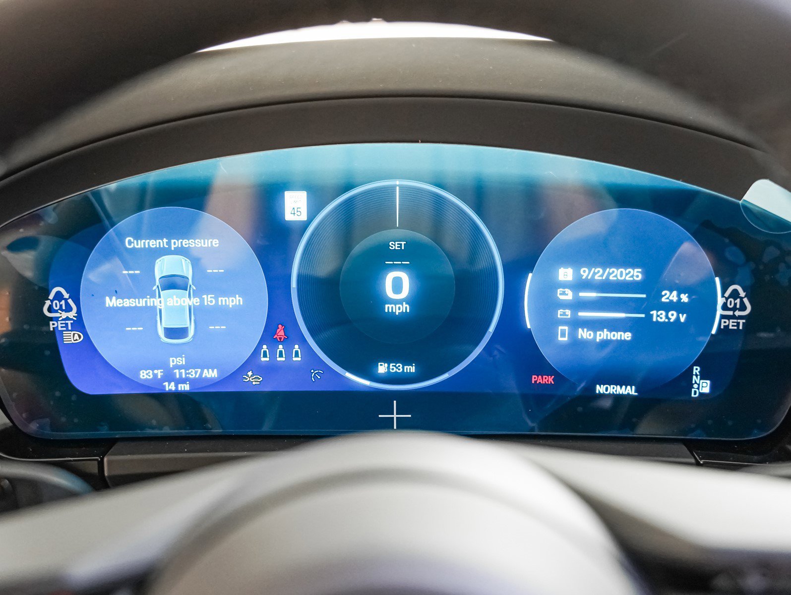 2025 Porsche Macan Turbo Electric - Photo 17