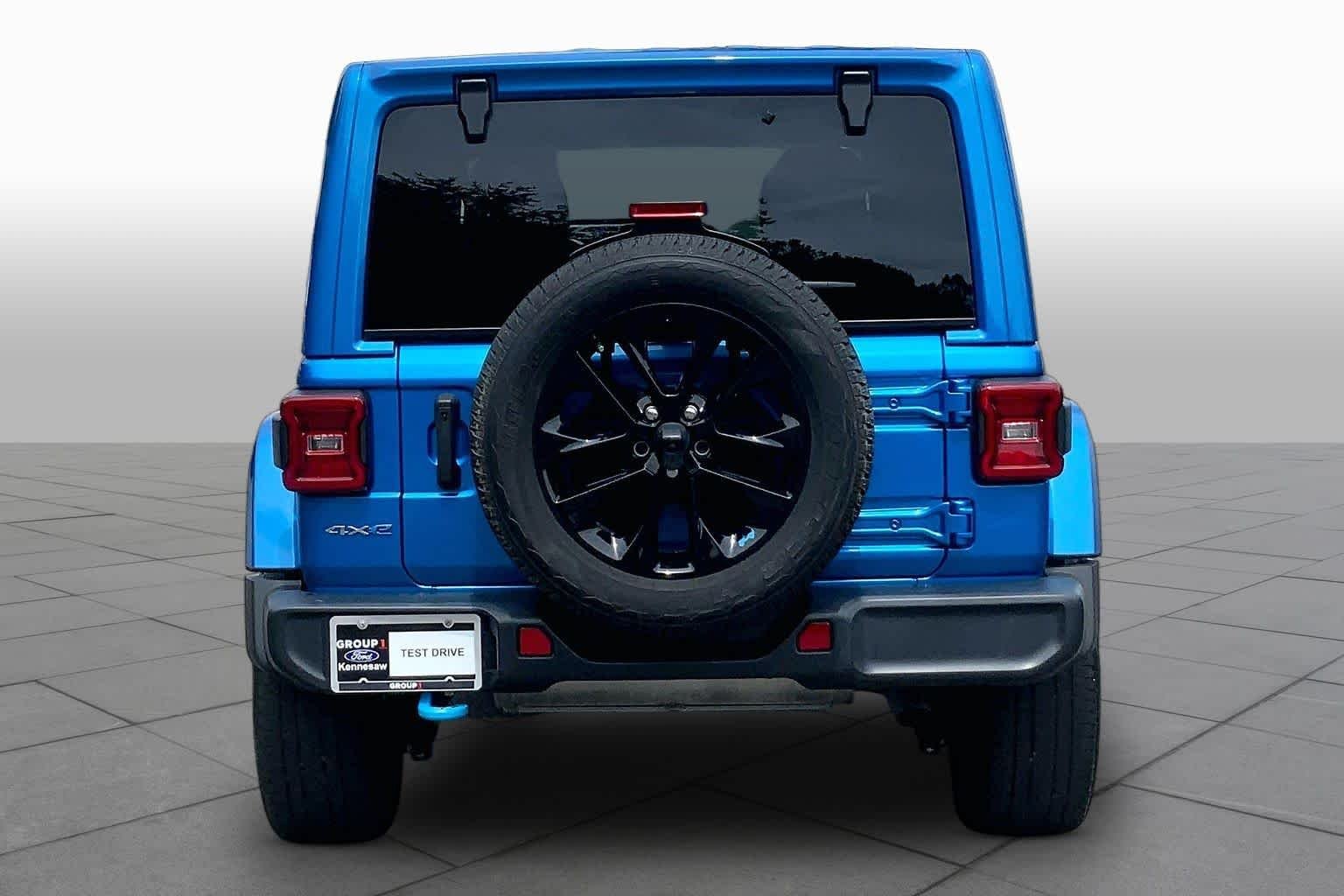 Used 2022 Hydro Blue Pearlcoat Jeep Unlimited Sahara image 5