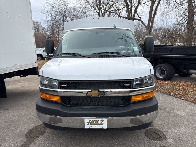 New 2025 Summit White Chevrolet 1WT image 2