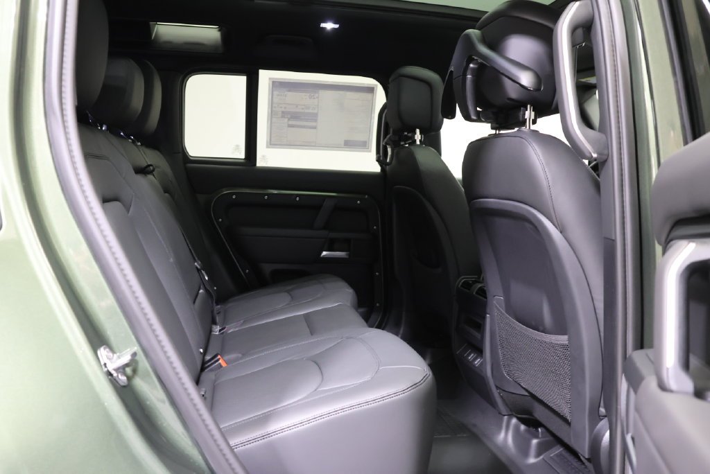 New 2026 Woolstone Green Land Rover X-Dynamic SE image 45