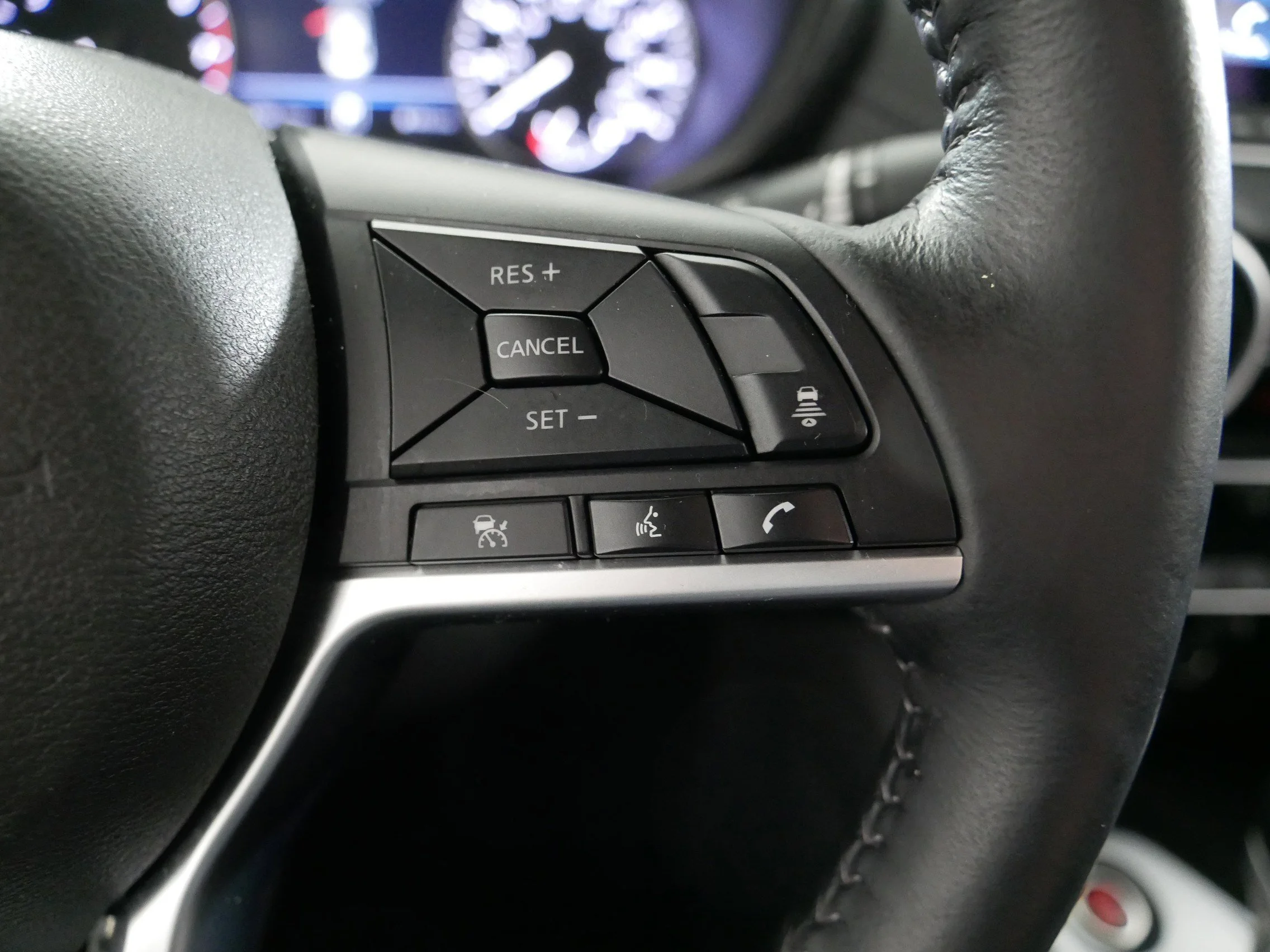 Used 2023 Super Black Nissan SV image 28