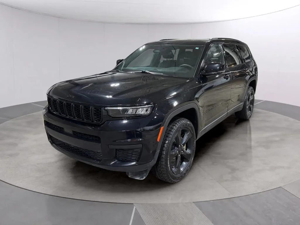 Used 2023 Black Jeep Altitude image 7