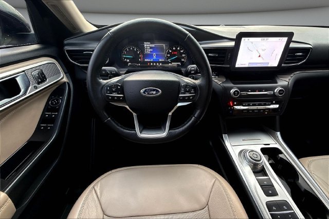 Used 2020 White Ford Limited image 10
