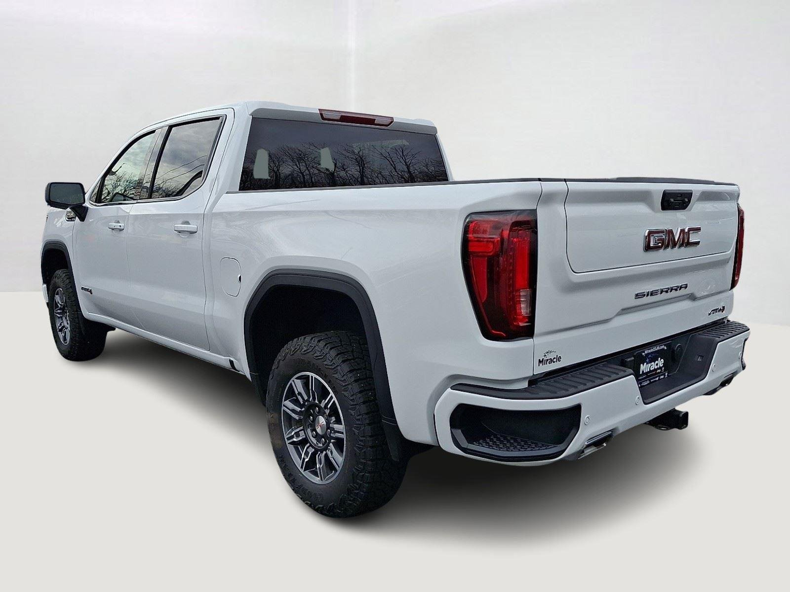 Used 2025 Summit White GMC AT4 image 5