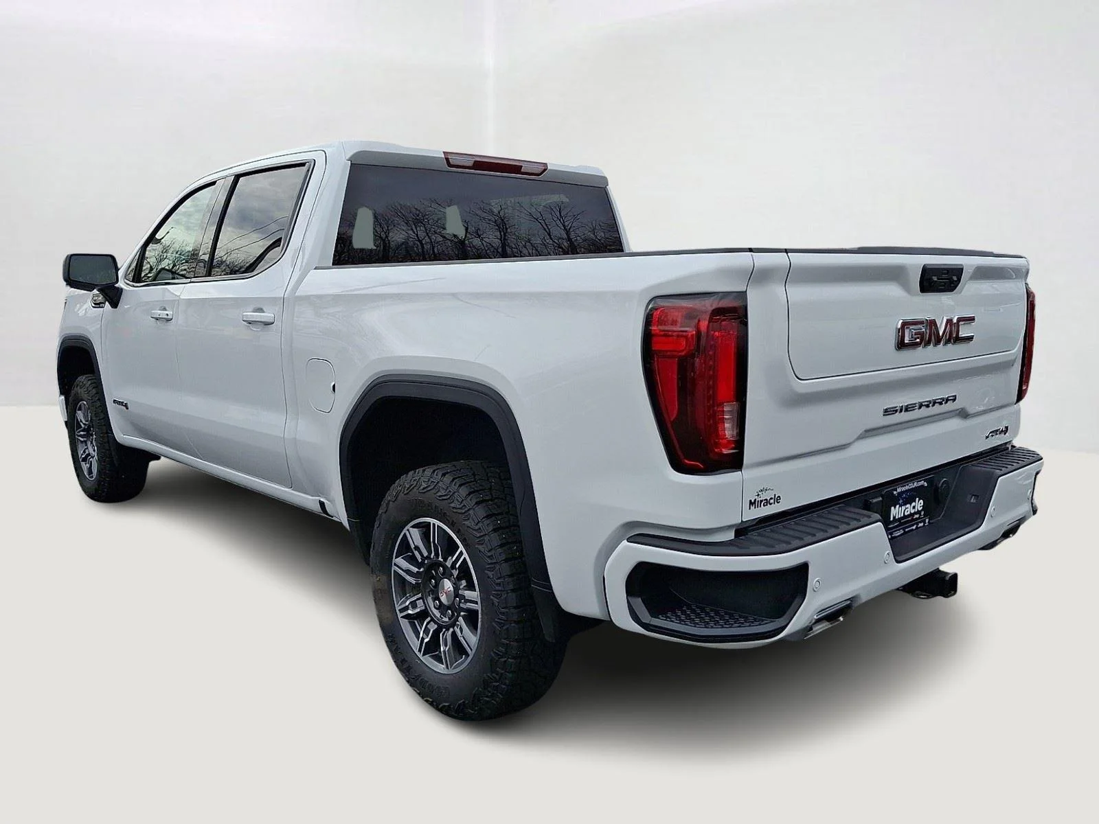 Used 2025 Summit White GMC AT4 image 5