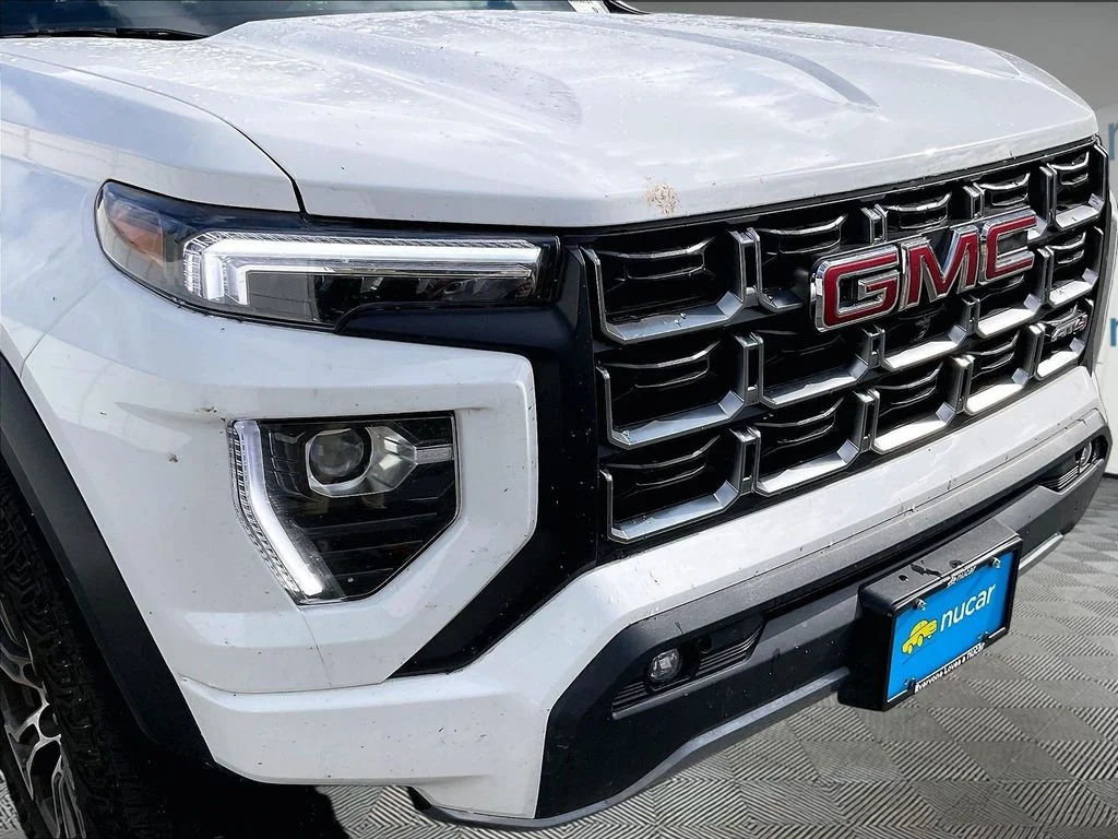 Used 2025 White GMC AT4 image 30