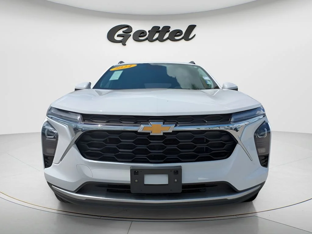 Used 2024 Summit White Chevrolet LT image 3