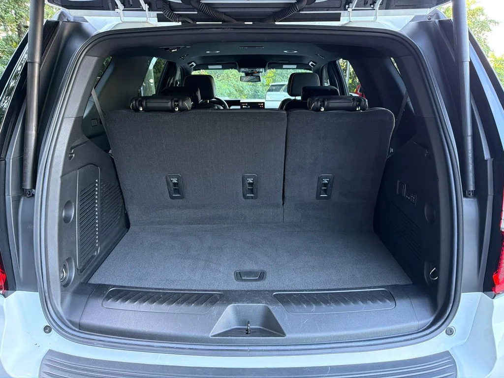 Used 2025 White GMC Elevation image 18