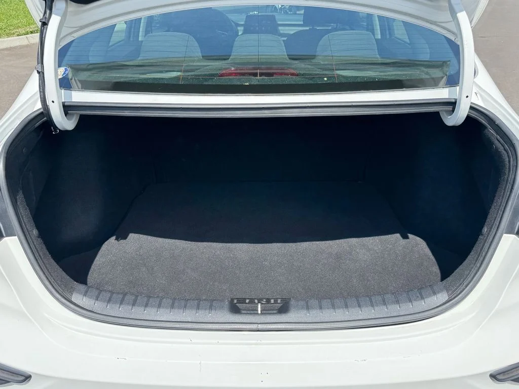 Used 2020 White Kia FE image 16