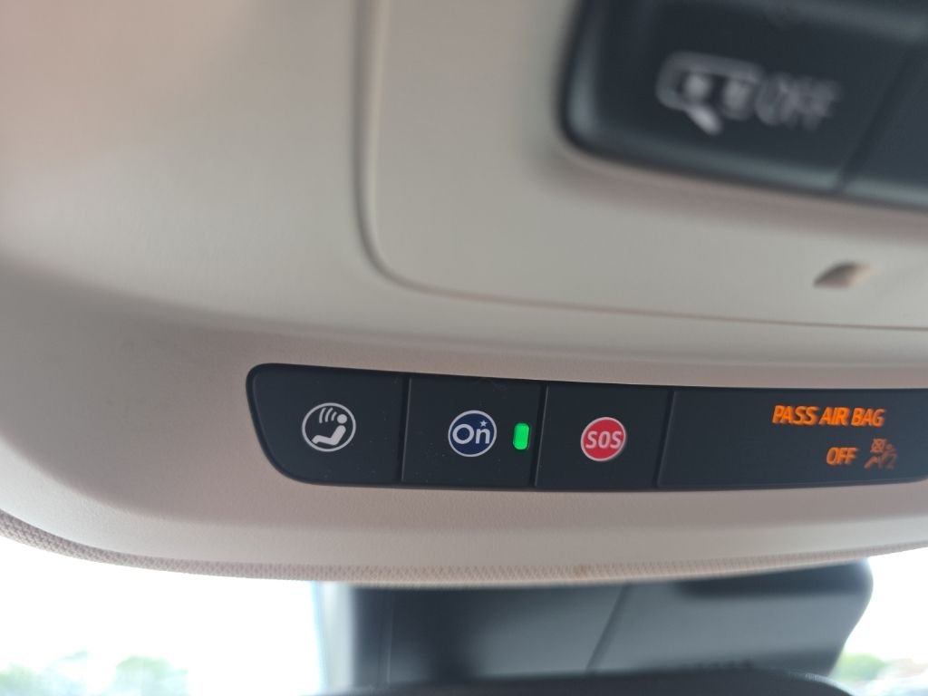 Used 2021  Buick Preferred image 24