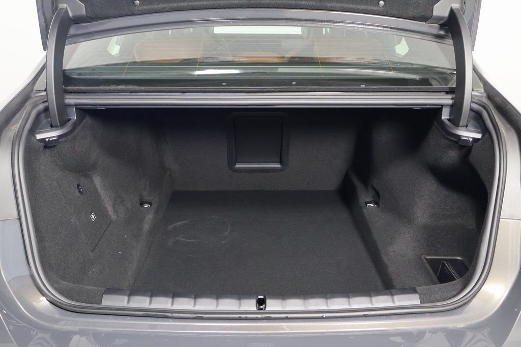 2026 BMW 7 Series 750e - Photo 8
