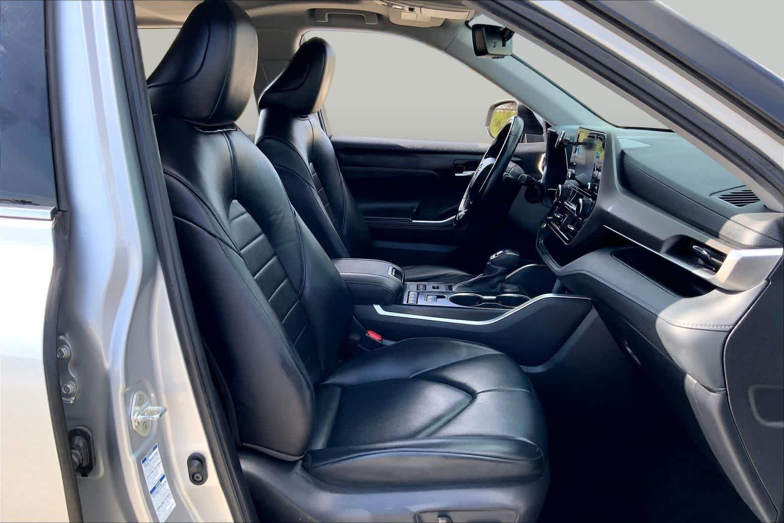 Used 2022 Celestial Silver Metallic Toyota XLE image 9