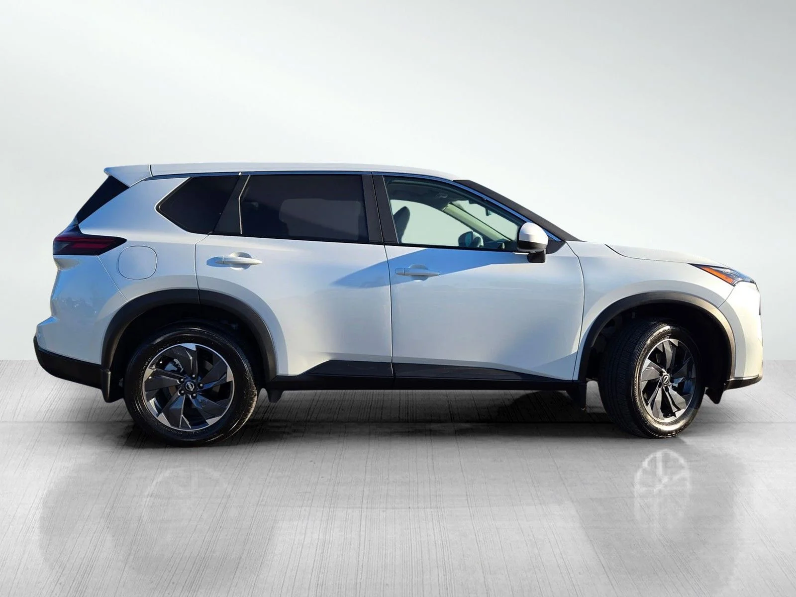 Used 2026 Everest White Pearl Tricoat Nissan SV image 3