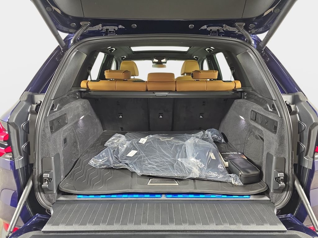 New 2026 Tanzanite Blue II Metallic BMW xDrive50e image 11