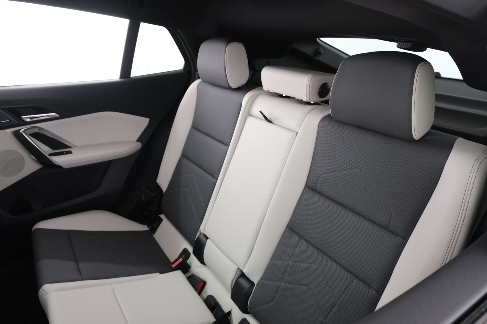 New 2027 Brooklyn Grey Metallic BMW xDrive28i image 33