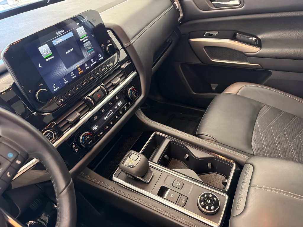 Used 2024 2t Gry Blk Roof Nissan Platinum image 18