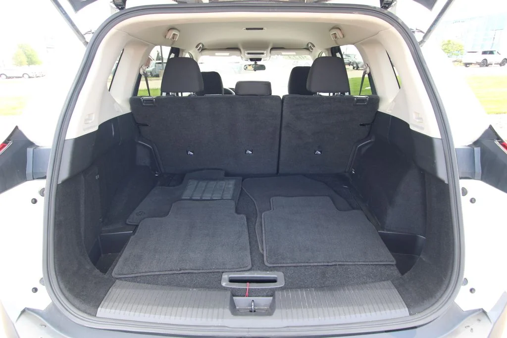 Used 2023 White Nissan S image 12