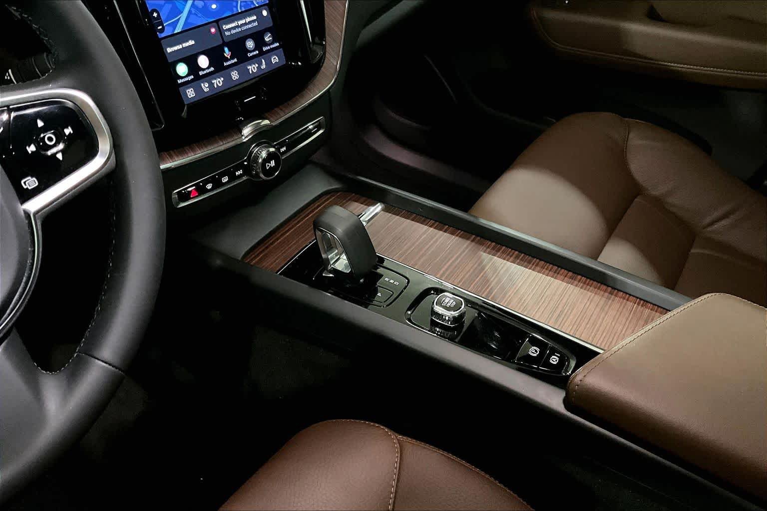 Used 2023 BLACK Volvo Plus Bright Theme image 16