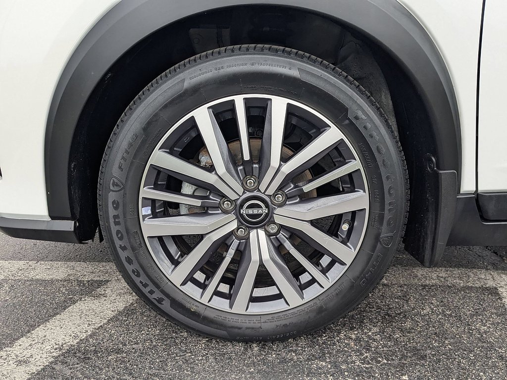 Used 2022 Aspen White Tricoat Nissan SV image 9