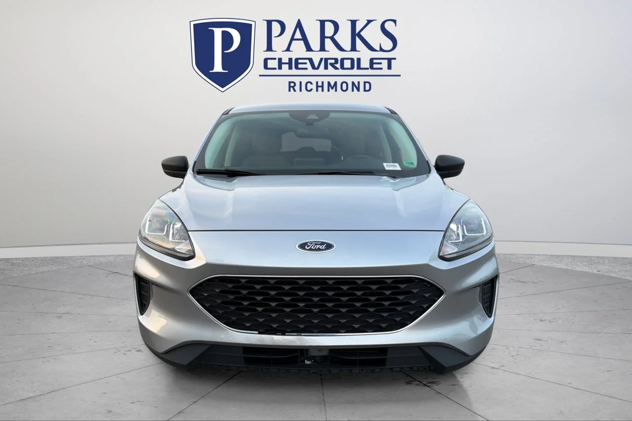 Certified Used 2022 Silver Ford SE image 2