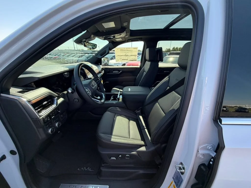 2026 GMC Yukon Denali - Photo 30