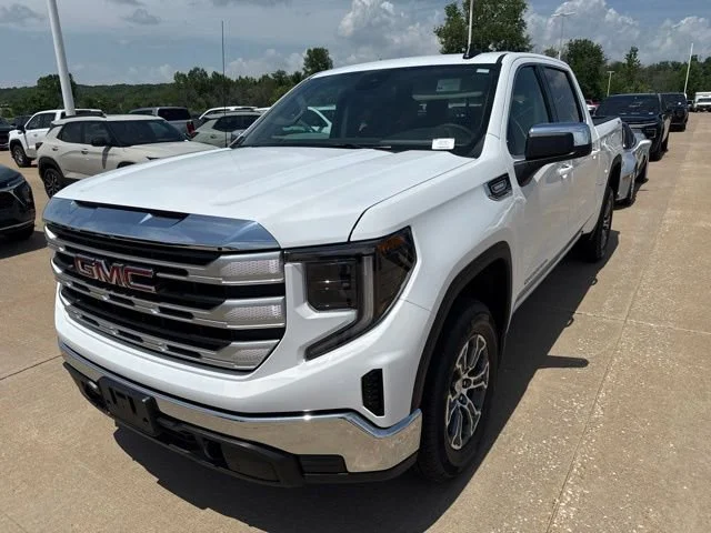 2026 GMC Sierra 1500 SLE - Photo 7