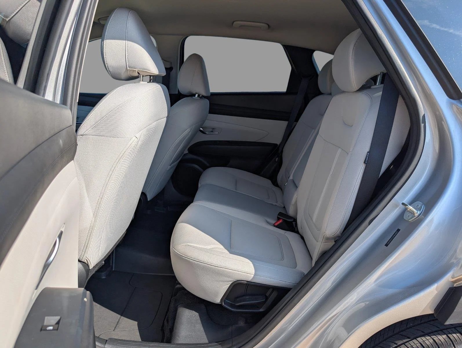 Used 2025 Shimmering Silver Hyundai SEL image 19