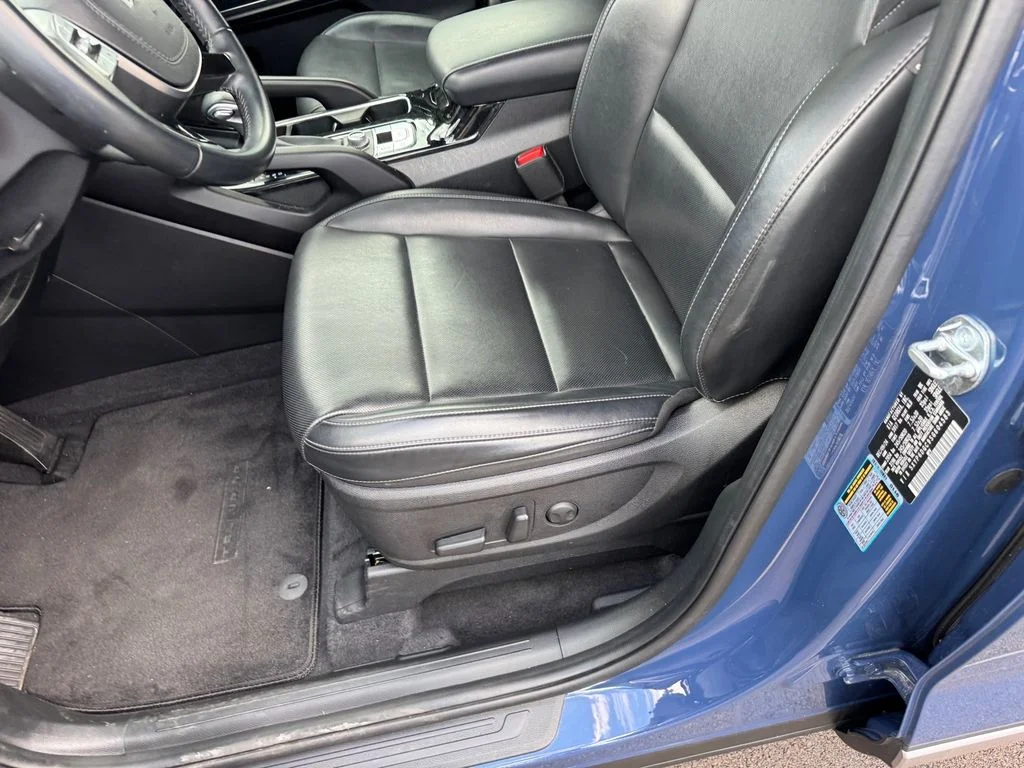 Used 2025 Black Kia S image 8