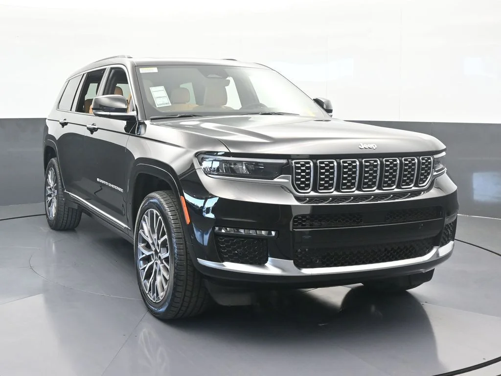 New 2025 Diamond Black Crystal Pearl-Coat Exterior Paint Jeep Summit image 9