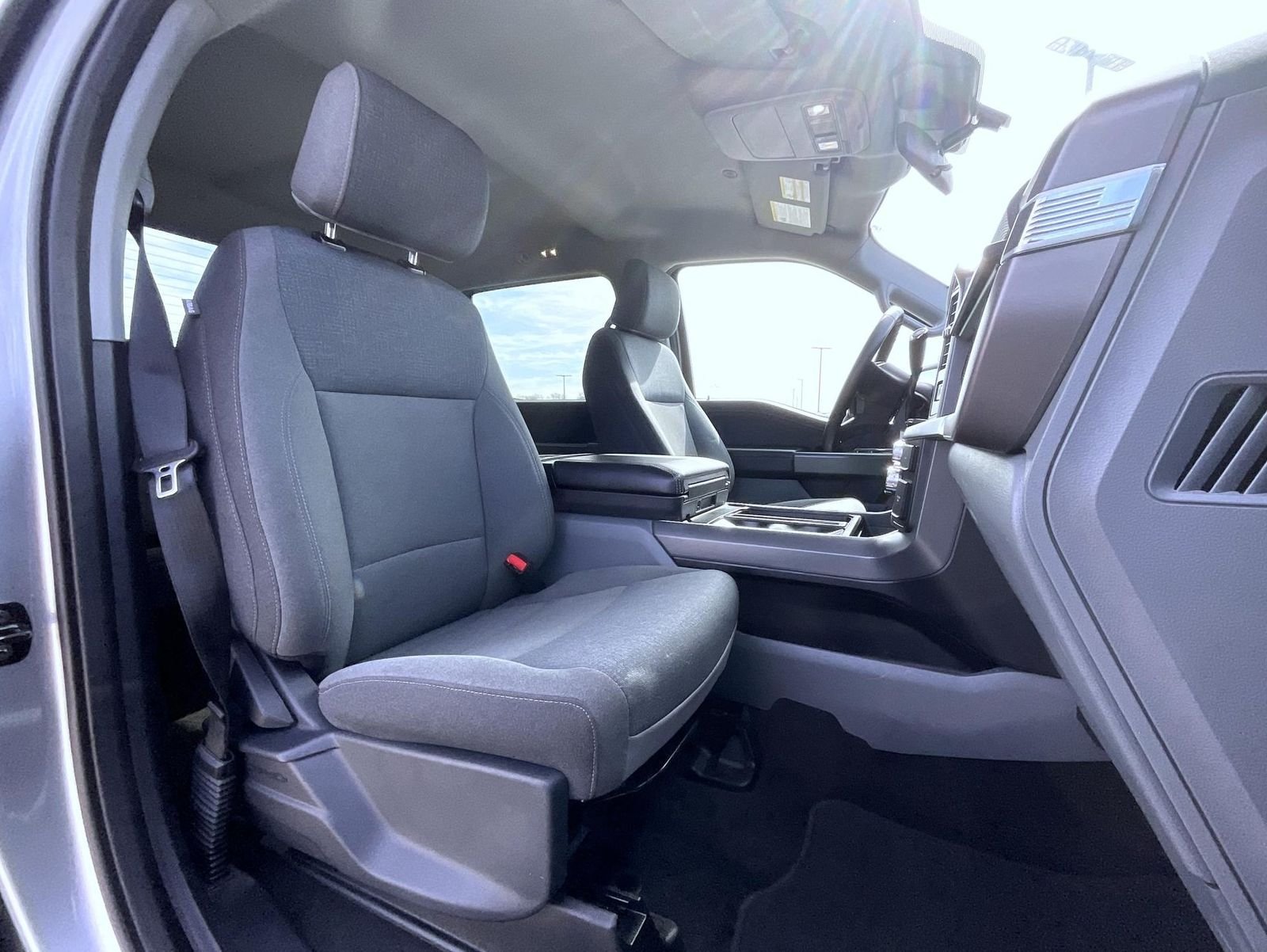 Used 2025 Silver Ford XLT image 16