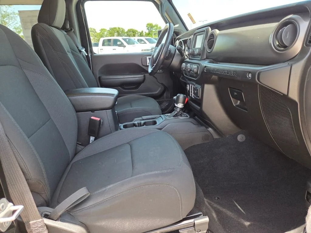 Used 2021 Black Clearcoat Jeep Sport S image 15
