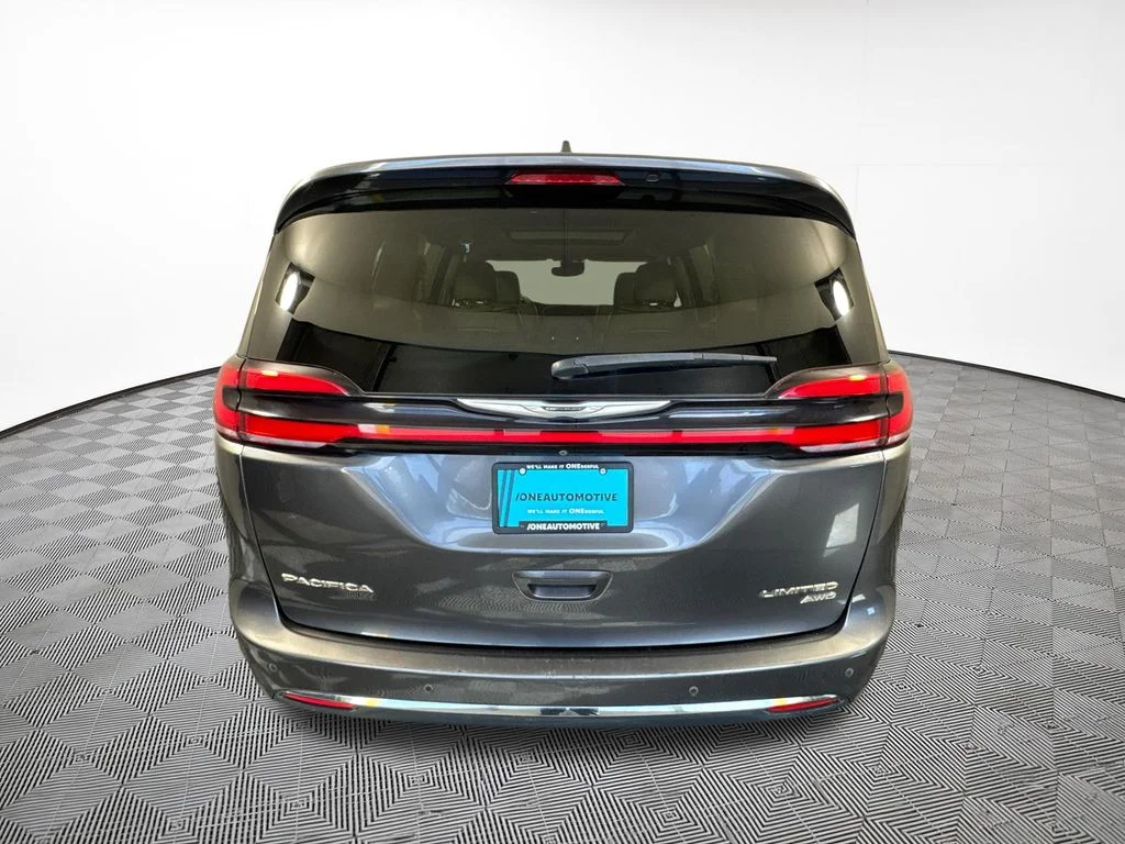 Used 2021 Crystal Metallic Chrysler Limited image 10